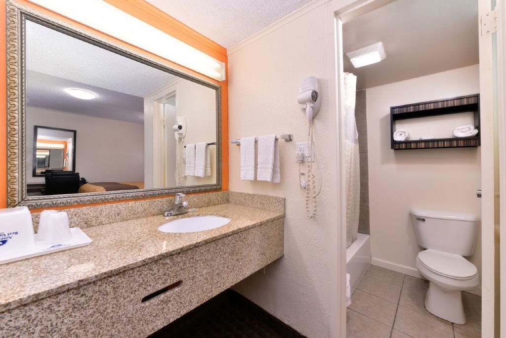 Americas Best Value Inn Ponca City Exterior photo