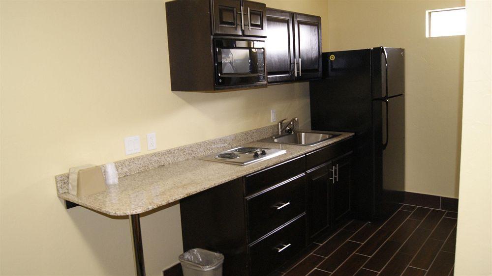 Americas Best Value Inn Ponca City Exterior photo
